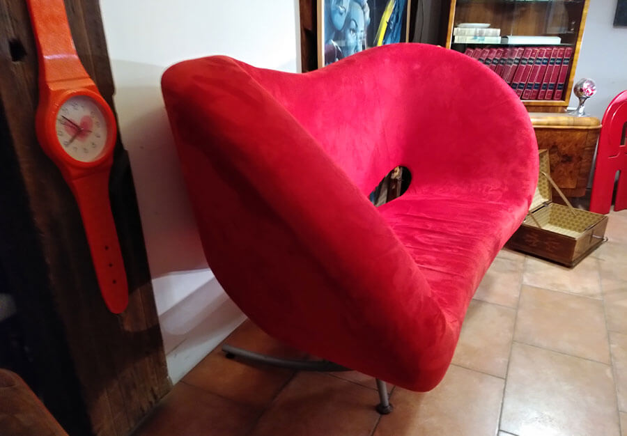 Canapé Victoria et Albert de Moroso par Ron Arad d'occasion en vente à Fribourg Au Péché du Mobilier - vue de coté