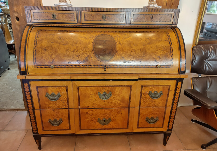Secretaire à cylindre fribourgeois.html