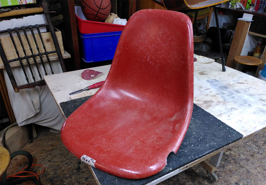 Reconstitution fibre de verre sur une coque Eames